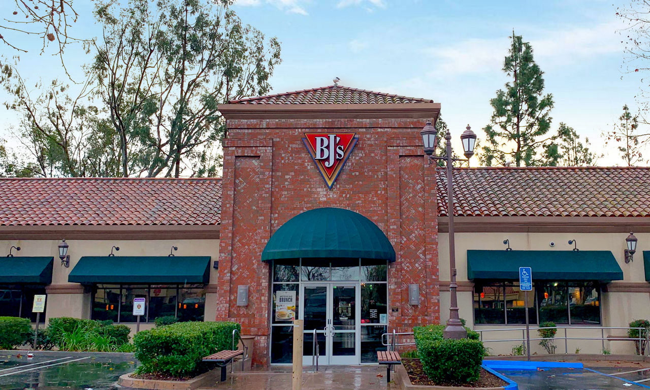 Signature Deep Dish Pizza & Award-Winning Craft Beer - Westlake Village, CA 91362 | Locations | BJ's Restaurants and Brewhouse