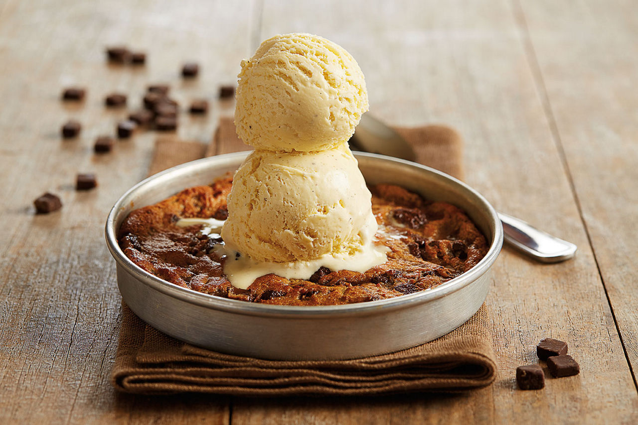 https://bjsrestaurants.scene7.com/is/image/bjsrestaurants/pizookie-chocolate-chunk-pizookie-bjs-1