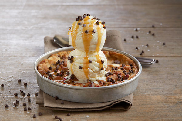 White Chocolate Macadamia Nut Pizookie